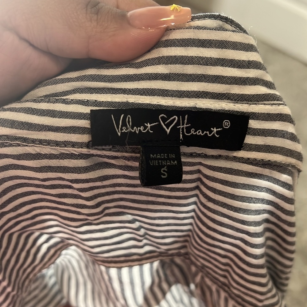 Velvet Heart Striped Button down Top - Picture 4 of 6